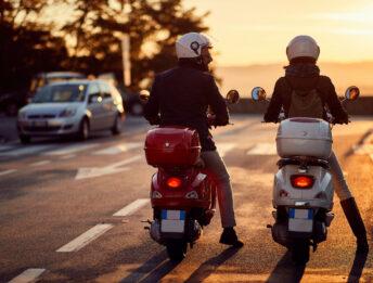 Moto in Italia: vendite ok ma pochi parcheggi e corsie riservate