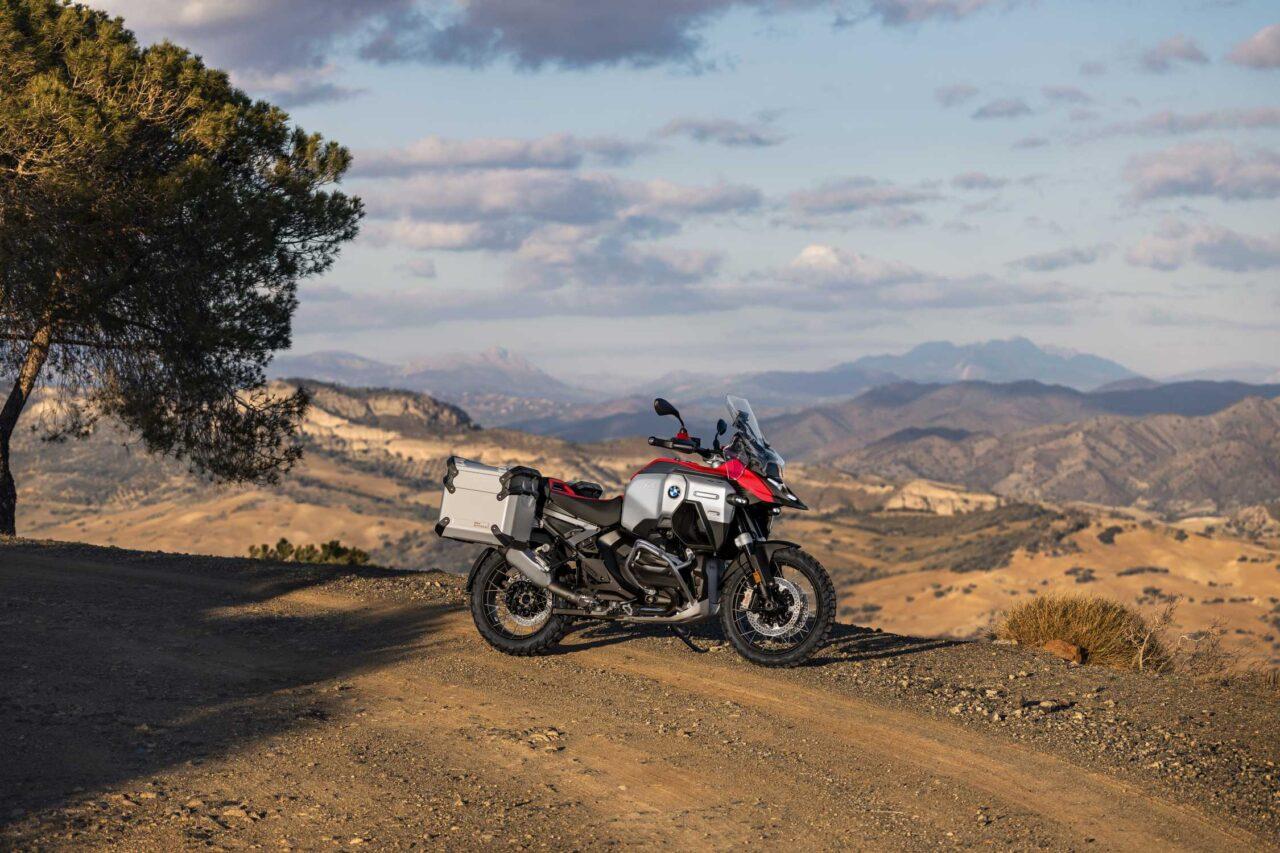 Richiamo BMW R 1300 GS: le valigie laterali potrebbero staccarsi